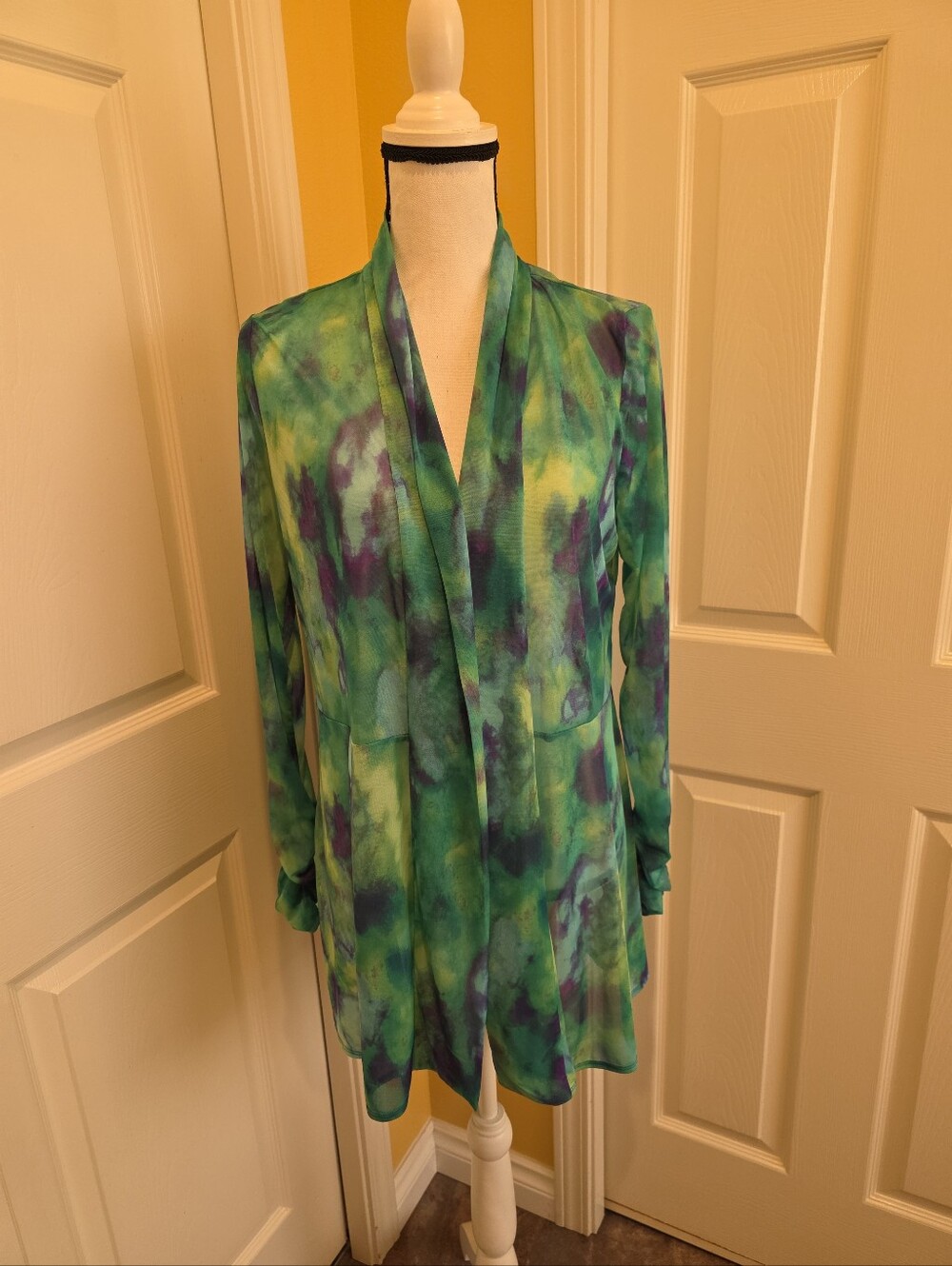SUSAN GRAVER COVER UP, SIZE M